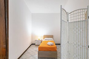 Guesthost - Piazza Pretoria Roomy Flat With Balconies X8