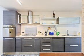 Guesthost - Penelope Seaview Apartment