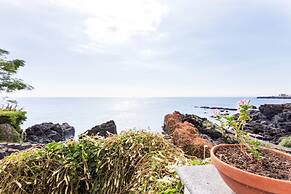 Guesthost - Penelope Seaview Apartment