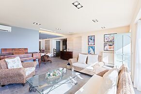 Guesthost - Penelope Seaview Apartment