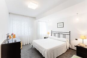Guesthost - Penelope Seaview Apartment