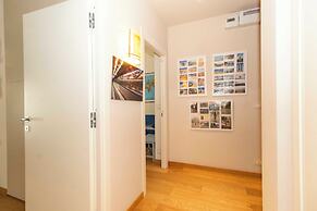 Guesthost - Charming Apt With Parking!