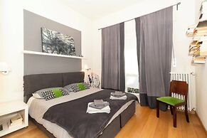 Guesthost - Charming Apt With Parking!