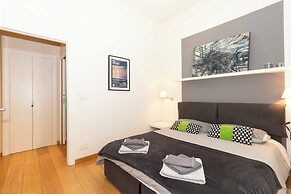 Guesthost - Charming Apt With Parking!