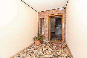 Guesthost - Charming Apt With Parking!