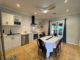 Central 1940s Bendigo Home Hamptons Heritage Reno