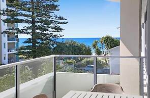 Luxury 2BR Palm Beach Apartment