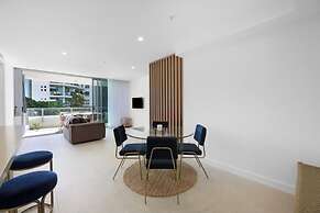 Luxury 2BR Palm Beach Apartment