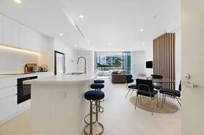 Luxury 2BR Palm Beach Apartment