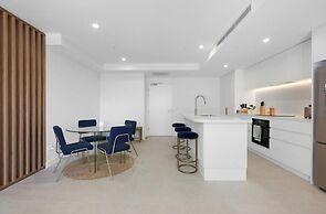 Luxury 2BR Palm Beach Apartment
