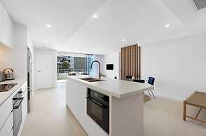 Luxury 2BR Palm Beach Apartment