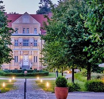 Sunday Resort Rugen Suites