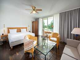 Sunday Resort Rugen Suites