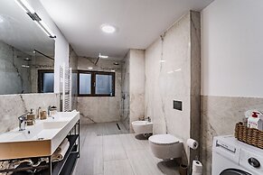 Central Monarh Tower Accomodation