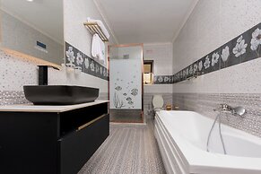 Lavish Suites