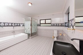 Lavish Suites