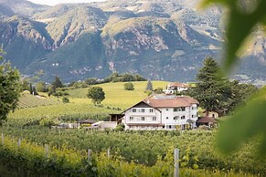 Lingers Suites & Residence