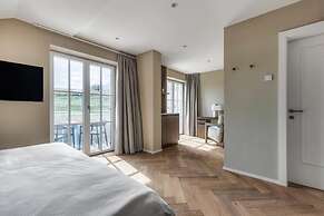 Lingers Suites & Residence