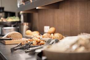 Lingers Suites & Residence