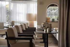 Lingers Suites & Residence