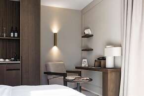 Lingers Suites & Residence