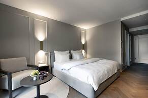 Lingers Suites & Residence