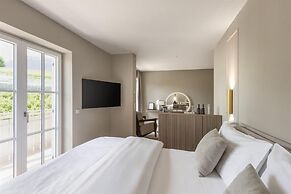 Lingers Suites & Residence
