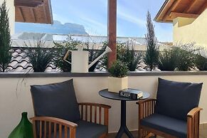 Lingers Suites & Residence