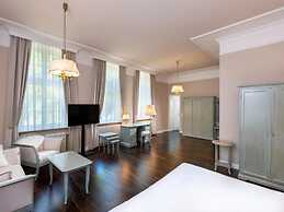 Sunday Resort Rugen Manor Suite