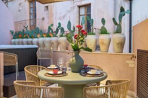 Vico Trigona con Terrazza e Jacuzzi Riscaldata