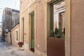 Vico Trigona con Terrazza e Jacuzzi Riscaldata