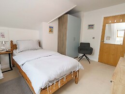 Harbour Reach 7