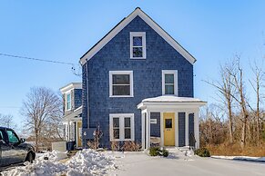 Easy Beach Access! Classic New London Charmer