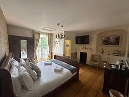 Grove Ferry Inn