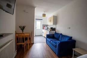 Airport Lodge