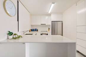 Ambassador 19 Beachside Burleigh Heads