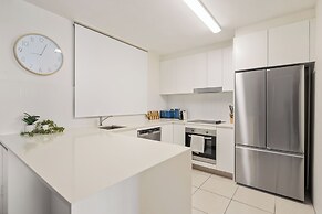 Ambassador 19 Beachside Burleigh Heads