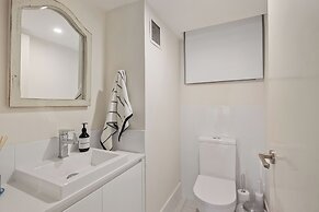 Ambassador 19 Beachside Burleigh Heads