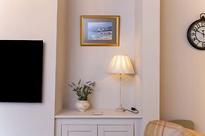 Host Stay Sea View Cottage