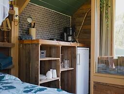 Waterflow - Camping Retreat for 2