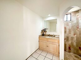 Quiet Mexican-style Getaway With Spacious Patio