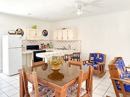 Quiet Mexican-style Getaway With Spacious Patio