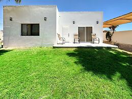 Quiet Mexican-style Getaway With Spacious Patio