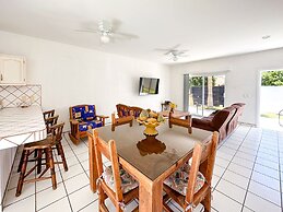Quiet Mexican-style Getaway With Spacious Patio