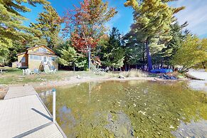 3BR Lakefront Dog-friendly w/ Dock