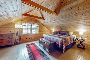 3BR Lakefront Dog-friendly w/ Dock