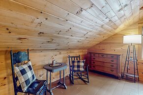 3BR Lakefront Dog-friendly w/ Dock