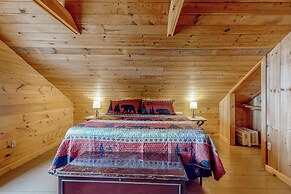 3BR Lakefront Dog-friendly w/ Dock