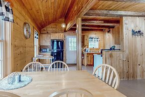 3BR Lakefront Dog-friendly w/ Dock