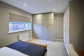 Host Stay Crescent House